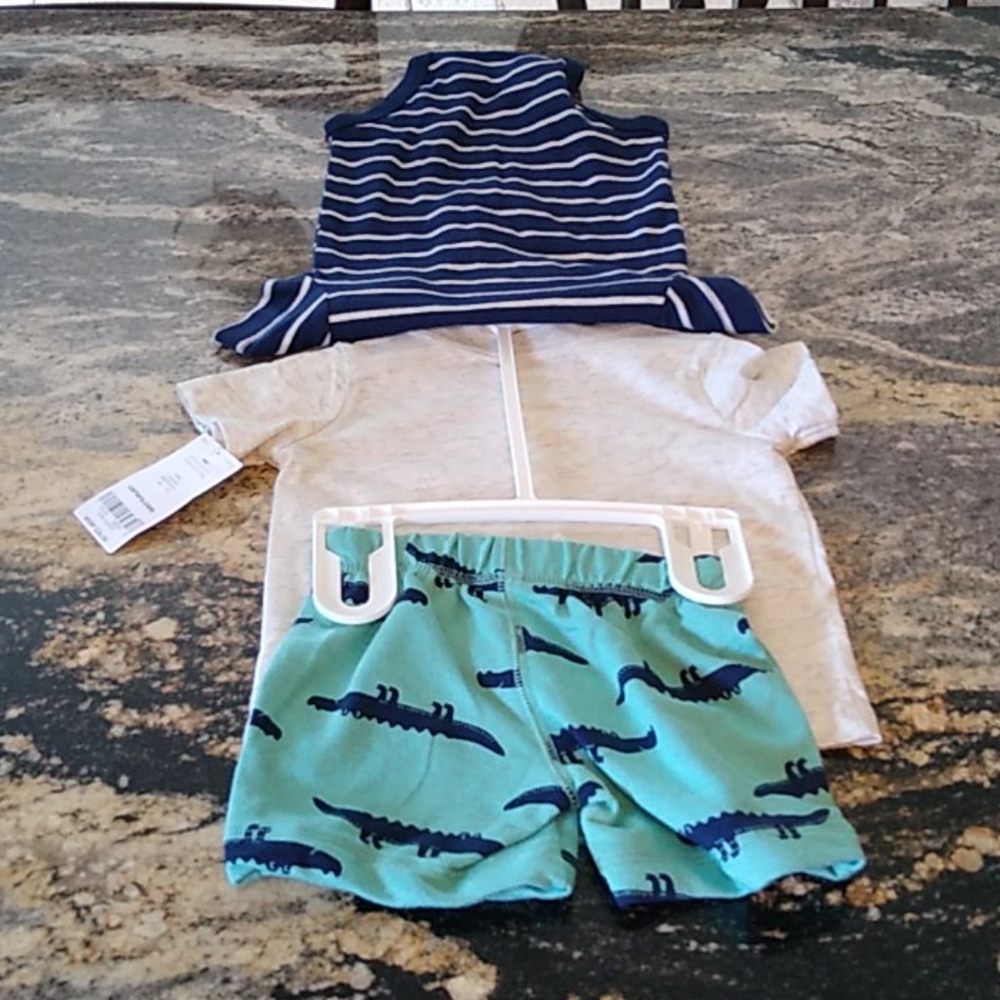 NWT 3pc. Carter's alligator short outfit. - Picture 5 of 6